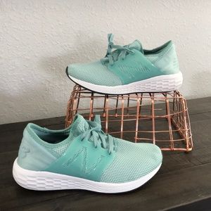 Aqua New Balance foam Cruz size 8.5 NWOT